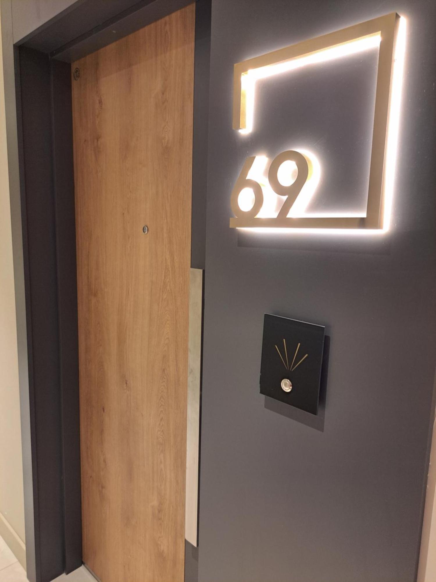 Anika Luxury Apartment At Diamond Center Skopje Exterior photo